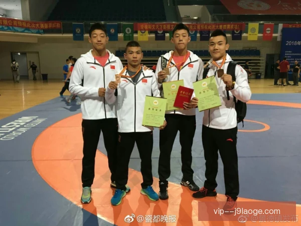 古典式摔跤裁判手势解析，判罚尺度影响比赛走势
